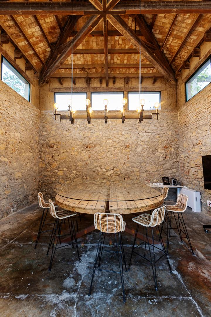 Codorniu sala reunions Oficines Arquitectura entre vinyes