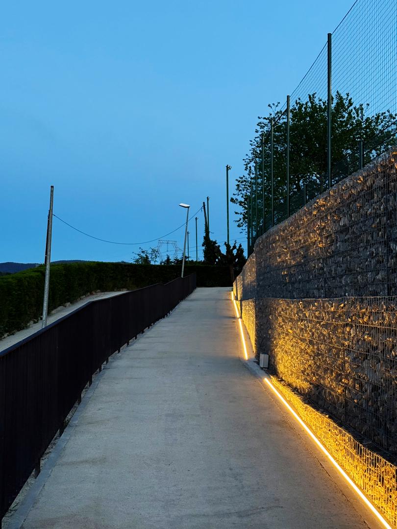 Lavern barana amb il·luminació Carrers Arquitectura entre vinyes